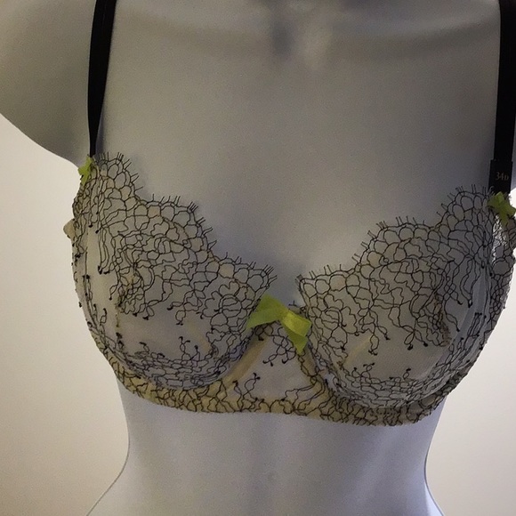 Victoria Secret Chantilly lace bra and bikini set - Picture 5 of 11